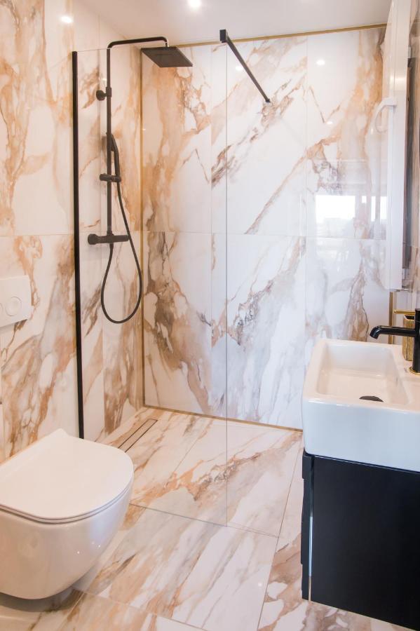 شقة Luksusowy Penthouse Z Jacuzzi I Widokiem Na Morze غدينيا المظهر الخارجي الصورة